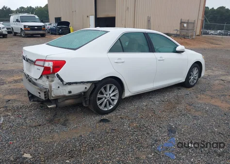 2013 Toyota Camry Xle z USA, uszkodzony, nr VIN 4T4BF1FK3DR283063